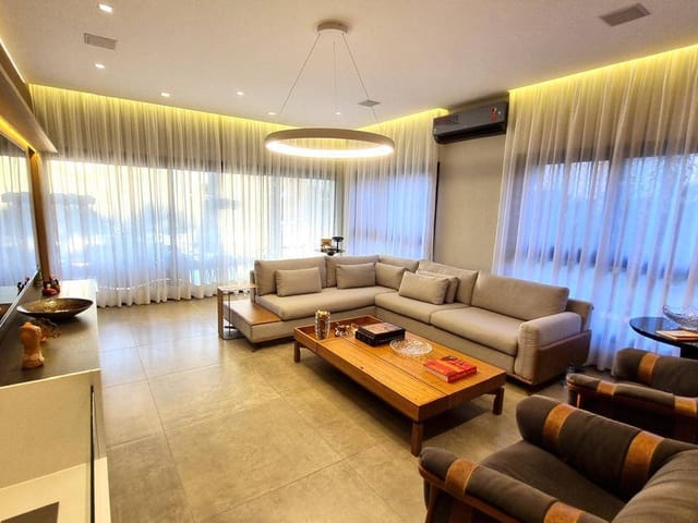 Casa com 388m² 4 quartos e 6 banheiros, à venda, no bairro Alphaville em Santana de Parnaíba