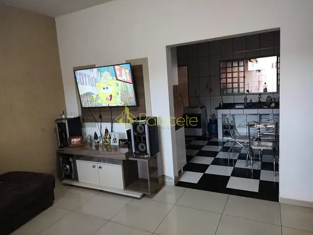 Casa com 200m² 3 quartos e 2 banheiros, à venda, no bairro Loteamento Residencial e Comercial Araguaia em Pindamonhangaba