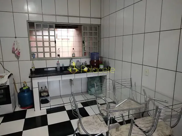 Casa com 200m² 3 quartos e 2 banheiros, à venda, no bairro Loteamento Residencial e Comercial Araguaia em Pindamonhangaba