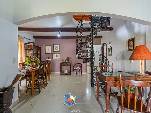 Casa com 350m² 3 quartos e 5 banheiros, à venda, no bairro Jardim Chapadão em Campinas