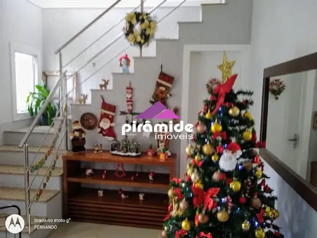 Casa com 250m² 4 quartos e 5 banheiros, à venda, no bairro Urbanova em São José dos Campos