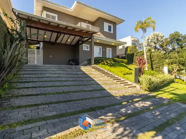Casa com 500m² 4 quartos e 6 banheiros, à venda, no bairro Golf Gardens em Carapicuíba