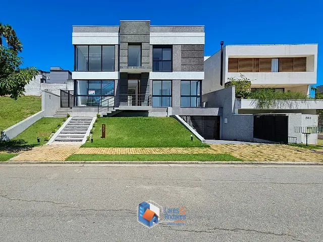 Casa com 530m² 4 quartos e 6 banheiros, à venda, no bairro Alphaville em Santana De Parnaíba