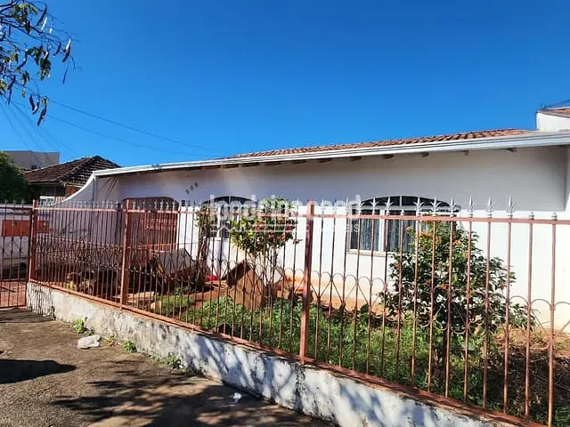 Casa com 314m² 3 quartos e 2 banheiros, à venda, no bairro Vila Casoni em Londrina