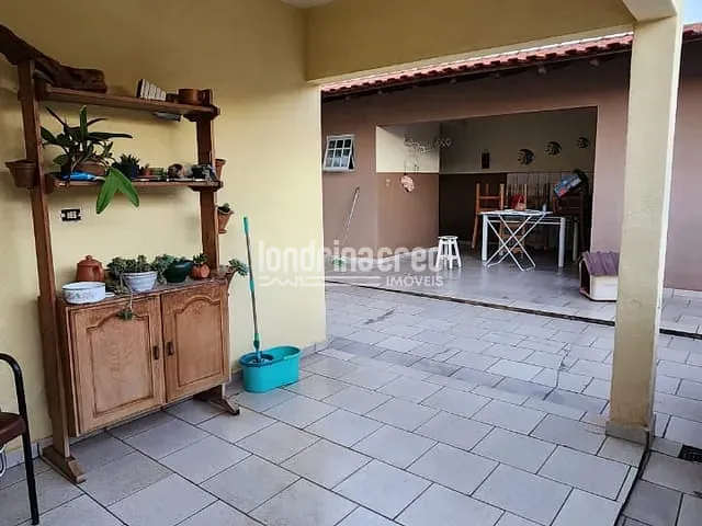 Casa com 300m² 3 quartos e 2 banheiros, à venda, no bairro São Pedro em Londrina