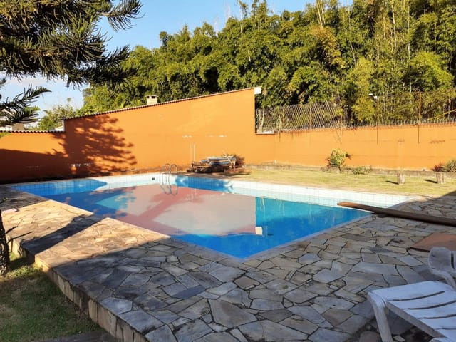 Casa com 1050m² 4 quartos e 4 banheiros, à venda, no bairro Socorro em Pindamonhangaba
