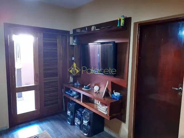 Casa com 1050m² 4 quartos e 4 banheiros, à venda, no bairro Socorro em Pindamonhangaba