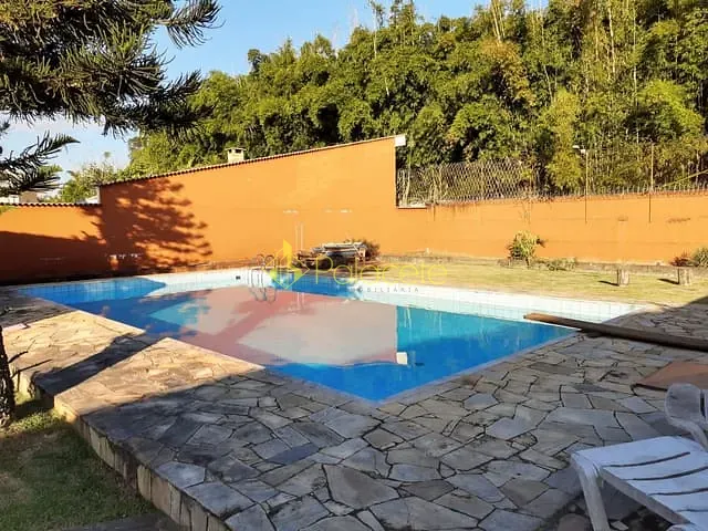 Casa com 1050m² 4 quartos e 4 banheiros, à venda, no bairro Socorro em Pindamonhangaba