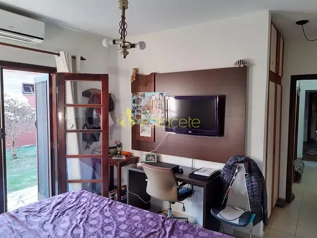 Casa com 1050m² 4 quartos e 4 banheiros, à venda, no bairro Socorro em Pindamonhangaba