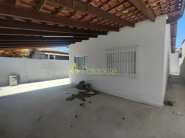 Casa com 250m² 3 quartos e 1 banheiro, à venda, no bairro Conjunto Residencial Araretama em Pindamonhangaba