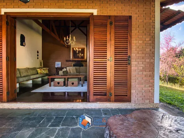 Casa com 2520m² 3 quartos e 3 banheiros, à venda, no bairro Toriba em Campos Do Jordão