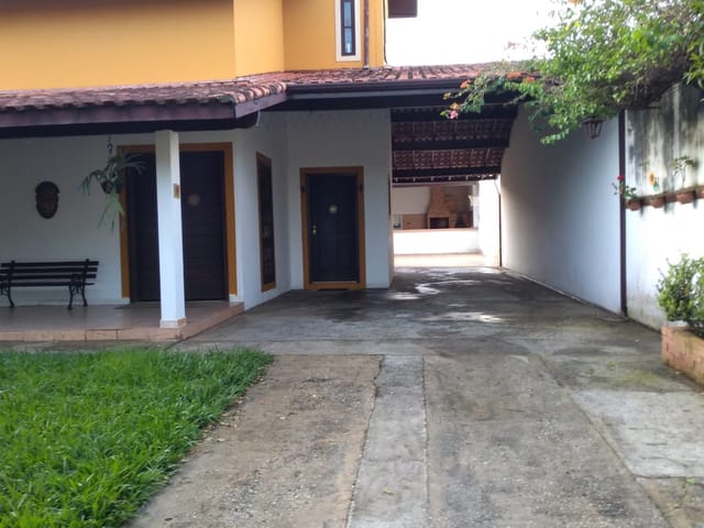 Casa com 450m² 3 quartos e 3 banheiros, à venda, no bairro Nossa Senhora do Perpétuo Socorro em Pindamonhangaba