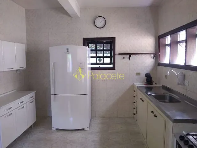 Casa com 450m² 3 quartos e 3 banheiros, à venda, no bairro Nossa Senhora do Perpétuo Socorro em Pindamonhangaba
