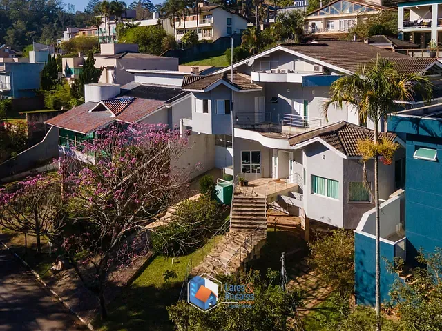 Casa com 700m² 5 quartos e 7 banheiros, à venda, no bairro Jardim Indaiá em Embu Das Artes