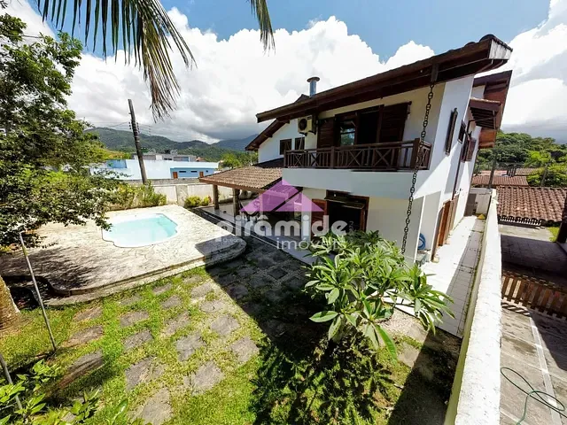 Casa com 521m² 3 quartos e 3 banheiros, à venda, no bairro Capricórnio II em Caraguatatuba