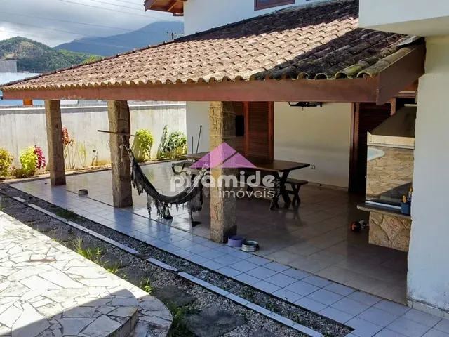 Casa com 521m² 3 quartos e 3 banheiros, à venda, no bairro Capricórnio II em Caraguatatuba