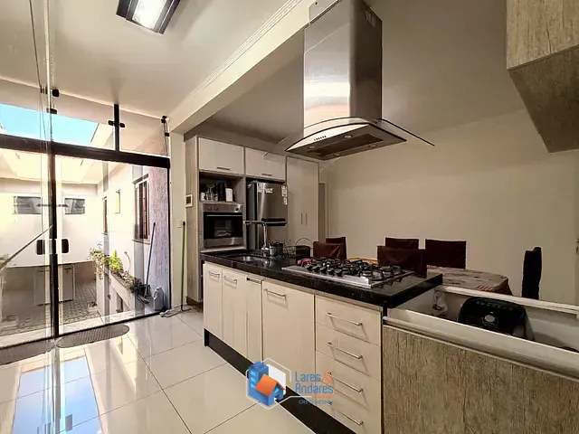 Casa com 150m² 3 quartos e 3 banheiros, à venda, no bairro Vila Nossa Senhora das Vitórias em Mauá