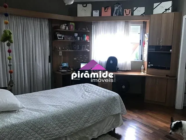 Casa com 414m² 3 quartos e 5 banheiros, à venda, no bairro Urbanova em São José dos Campos