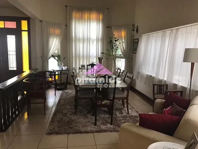 Casa com 414m² 3 quartos e 5 banheiros, à venda, no bairro Urbanova em São José dos Campos