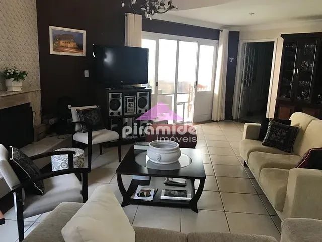 Casa com 414m² 3 quartos e 5 banheiros, à venda, no bairro Urbanova em São José dos Campos