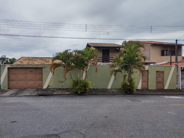 Casa com 500m² 3 quartos e 3 banheiros, à venda, no bairro Residencial Mombaça em Pindamonhangaba