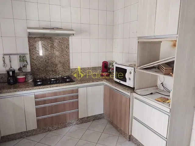 Casa com 500m² 3 quartos e 3 banheiros, à venda, no bairro Residencial Mombaça em Pindamonhangaba