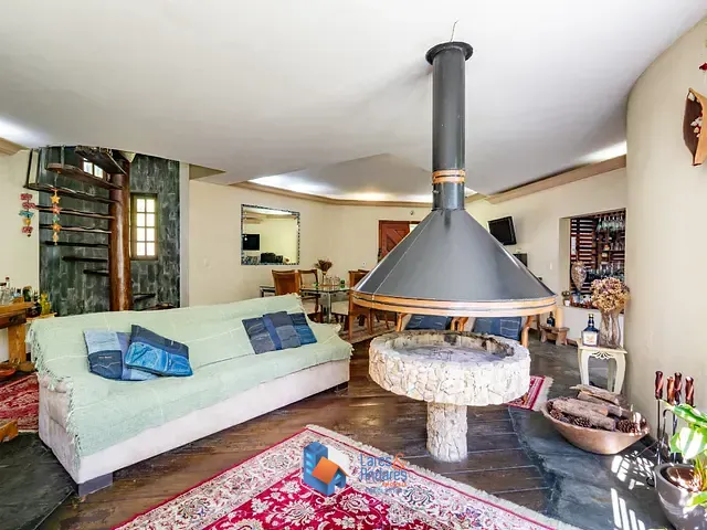 Casa com 2600m² 3 quartos e 4 banheiros, à venda, no bairro Condomínio Iolanda em Taboão Da Serra
