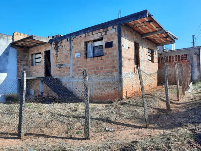 Casa com 65m² 3 quartos e 2 banheiros, à venda, no bairro Residencial Mombaça em Pindamonhangaba