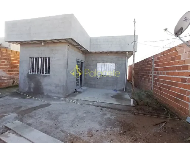 Casa com 300m² 4 quartos e 3 banheiros, à venda, no bairro Piracangaguá em Taubaté