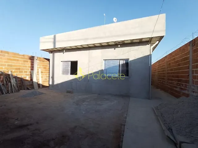 Casa com 300m² 4 quartos e 3 banheiros, à venda, no bairro Piracangaguá em Taubaté