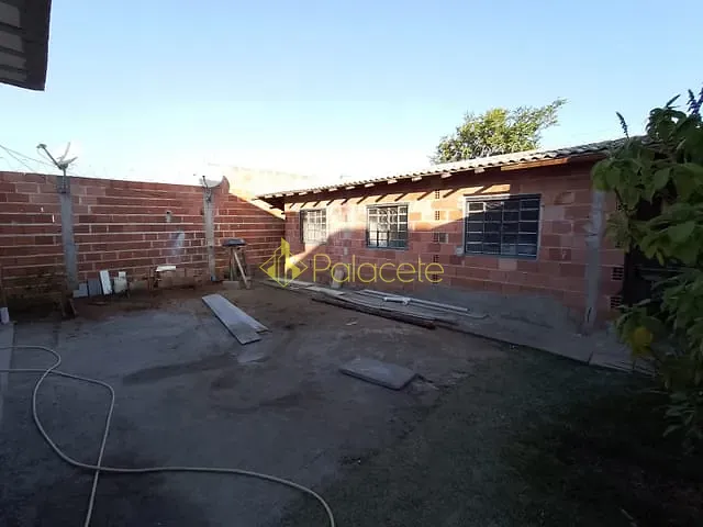 Casa com 300m² 4 quartos e 3 banheiros, à venda, no bairro Piracangaguá em Taubaté