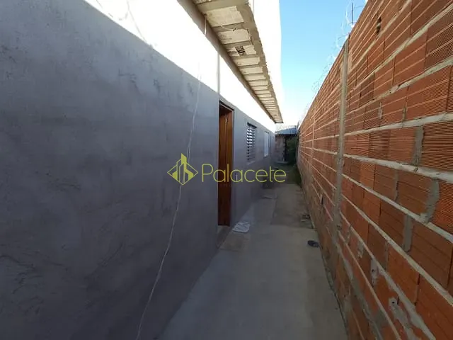 Casa com 300m² 4 quartos e 3 banheiros, à venda, no bairro Piracangaguá em Taubaté