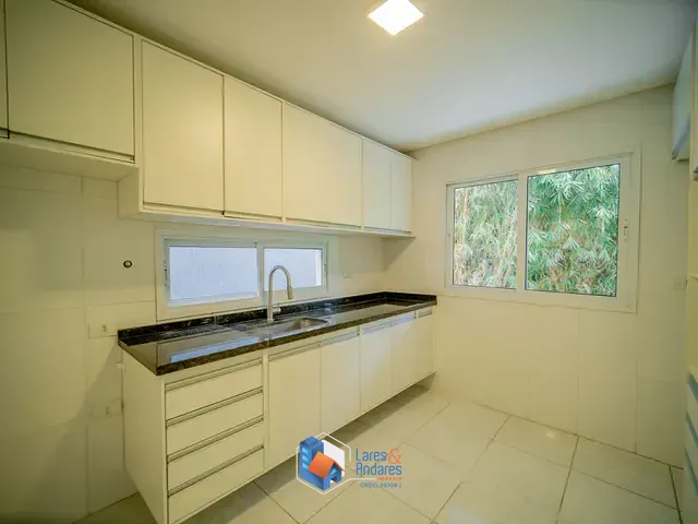 Casa com 294m² 3 quartos e 4 banheiros, à venda, no bairro Granja Viana em Cotia