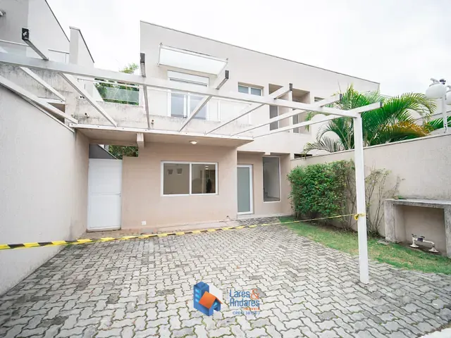 Casa com 294m² 3 quartos e 4 banheiros, à venda, no bairro Granja Viana em Cotia