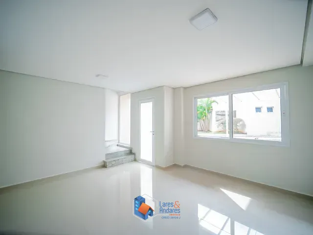 Casa com 294m² 3 quartos e 4 banheiros, à venda, no bairro Granja Viana em Cotia
