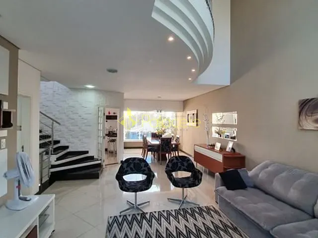 Casa com 250m² 3 quartos e 3 banheiros, à venda, no bairro Jardim Independência em Taubaté