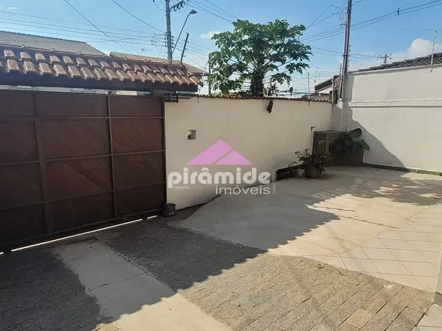 Casa com 280m² 4 quartos e 3 banheiros, para alugar, no bairro Jardim das Indústrias em São José dos Campos