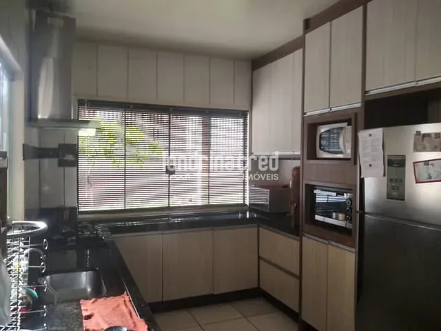 Casa com 300m², à venda, no bairro Alpes em Londrina