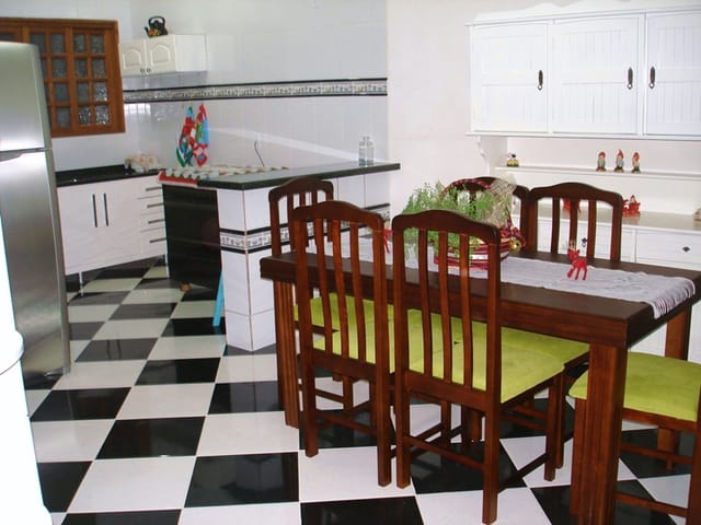 Casa com 325m² 3 quartos e 5 banheiros, à venda, no bairro Moreira César em Pindamonhangaba