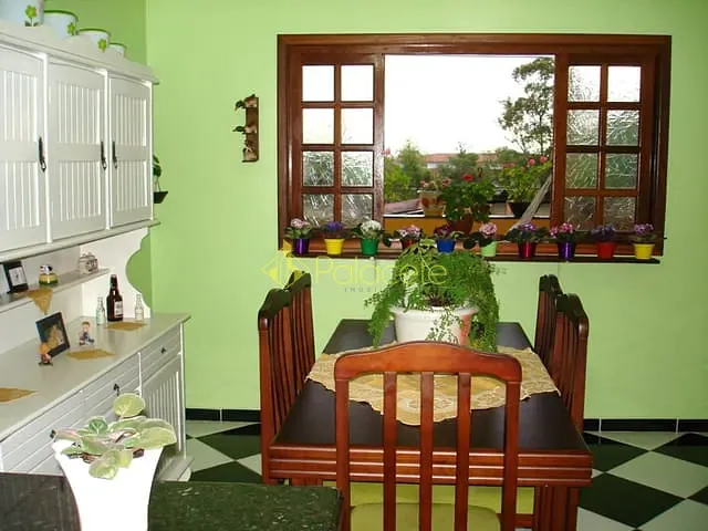 Casa com 325m² 3 quartos e 5 banheiros, à venda, no bairro Moreira César em Pindamonhangaba
