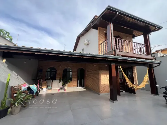 Casa com 250m² 3 quartos e 3 banheiros, à venda, no bairro Vera Cruz em Caçapava