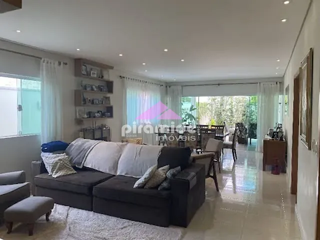 Casa com 375m² 5 quartos e 6 banheiros, à venda, no bairro Urbanova em São José dos Campos