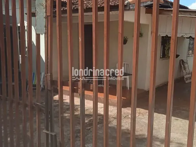 Casa com 300m² 2 quartos e 1 banheiro, à venda, no bairro Bandeirantes em Londrina