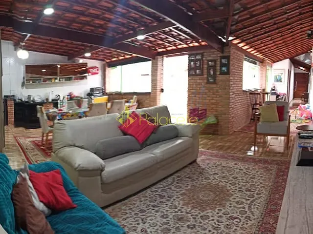 Casa à venda, no bairro Loteamento Residencial e Comercial Vila São Paulo em Pindamonhangaba