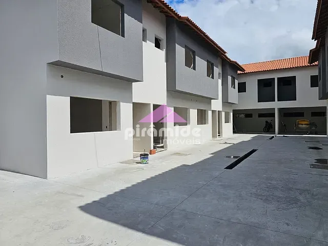 Casa com 79m² 2 quartos e 2 banheiros, à venda, no bairro Cidade Jardim em Caraguatatuba