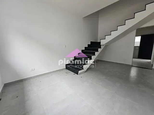 Casa com 79m² 2 quartos e 2 banheiros, à venda, no bairro Cidade Jardim em Caraguatatuba
