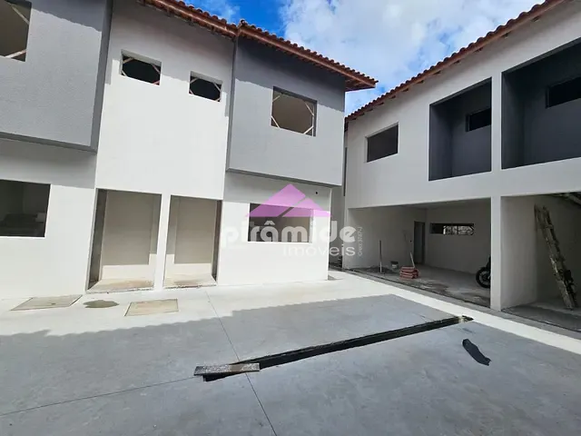 Casa com 79m² 2 quartos e 2 banheiros, à venda, no bairro Cidade Jardim em Caraguatatuba