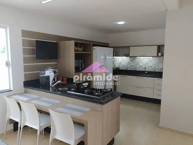 Casa com 1000m² 3 quartos e 4 banheiros, à venda ou para alugar, no bairro Jardim Terras de Santa Helena em Jacareí