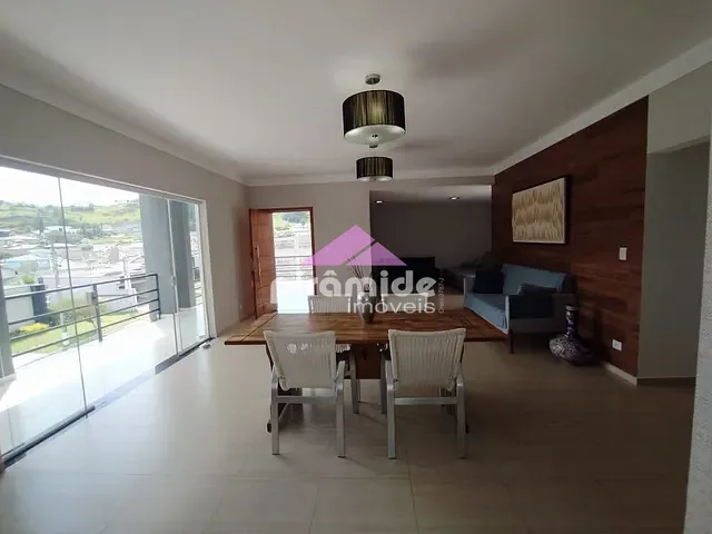 Casa com 1000m² 3 quartos e 4 banheiros, à venda ou para alugar, no bairro Jardim Terras de Santa Helena em Jacareí