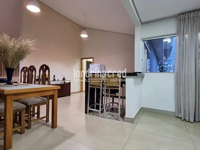 Casa com 2500m², à venda, no bairro RECANTO GOLF VILLE em Cambé